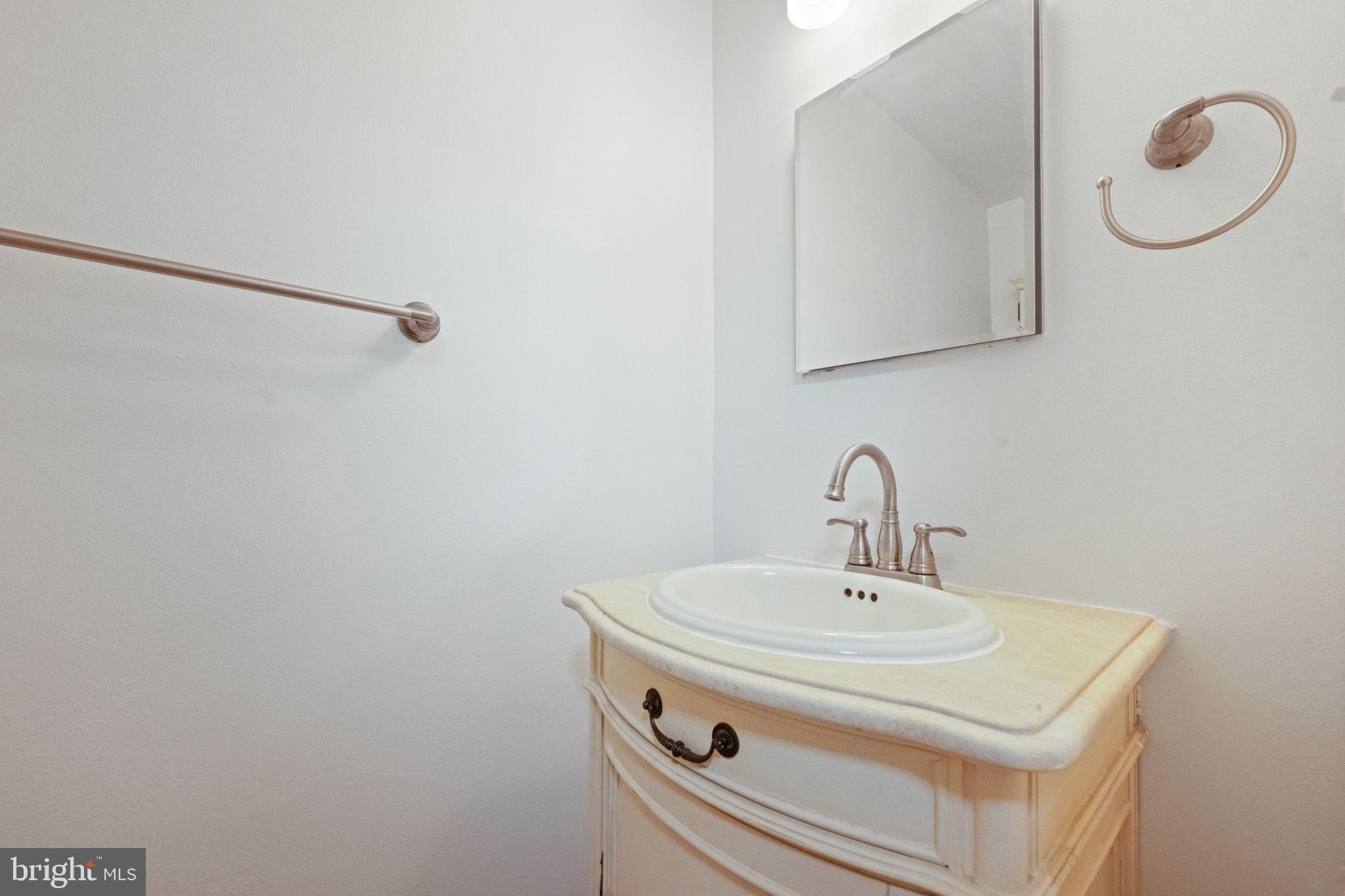 1669 Columbia Road Northwest, Unit 2 Washington, DC 20009 - Photo 5 of 19 Half Bath