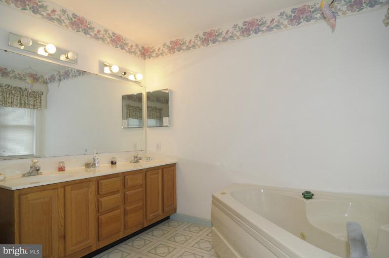 8041 Murphy Road Fulton, MD 20759 - Photo 3 of 24 Bath (Master)