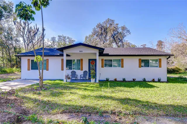 $545,000 | 909 Lake Charles Circle, Lutz, FL 33548