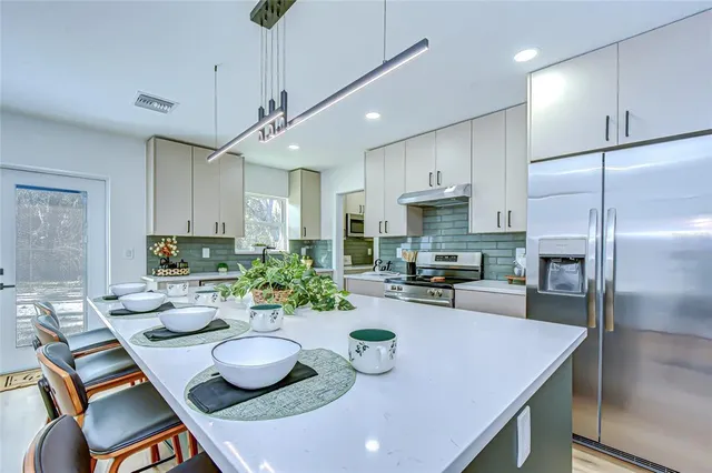 $545,000 | 909 Lake Charles Circle, Lutz, FL 33548