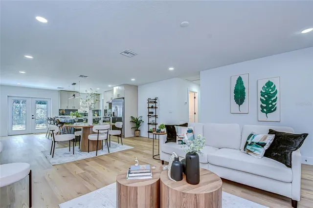 $545,000 | 909 Lake Charles Circle, Lutz, FL 33548