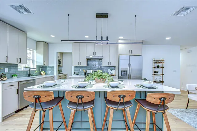 $545,000 | 909 Lake Charles Circle, Lutz, FL 33548