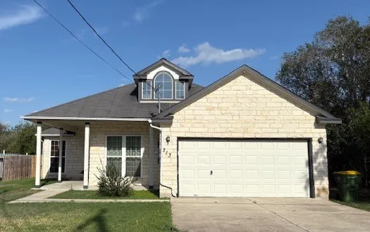$1,800 | 313 South 6th Street, Kenedy, TX 78119