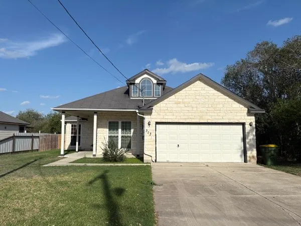 $1,800 | 313 South 6th Street, Kenedy, TX 78119