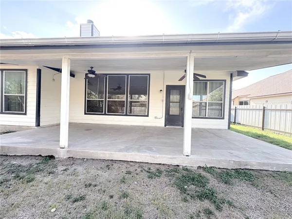$1,800 | 313 South 6th Street, Kenedy, TX 78119
