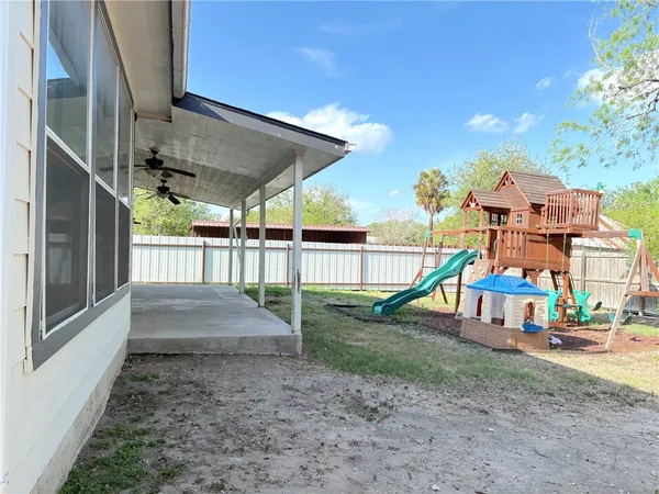 $1,800 | 313 South 6th Street, Kenedy, TX 78119