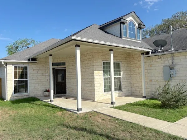 $1,800 | 313 South 6th Street, Kenedy, TX 78119
