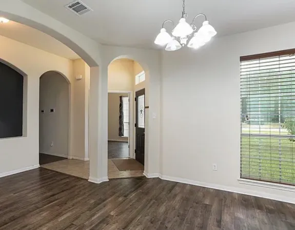 $1,800 | 313 South 6th Street, Kenedy, TX 78119