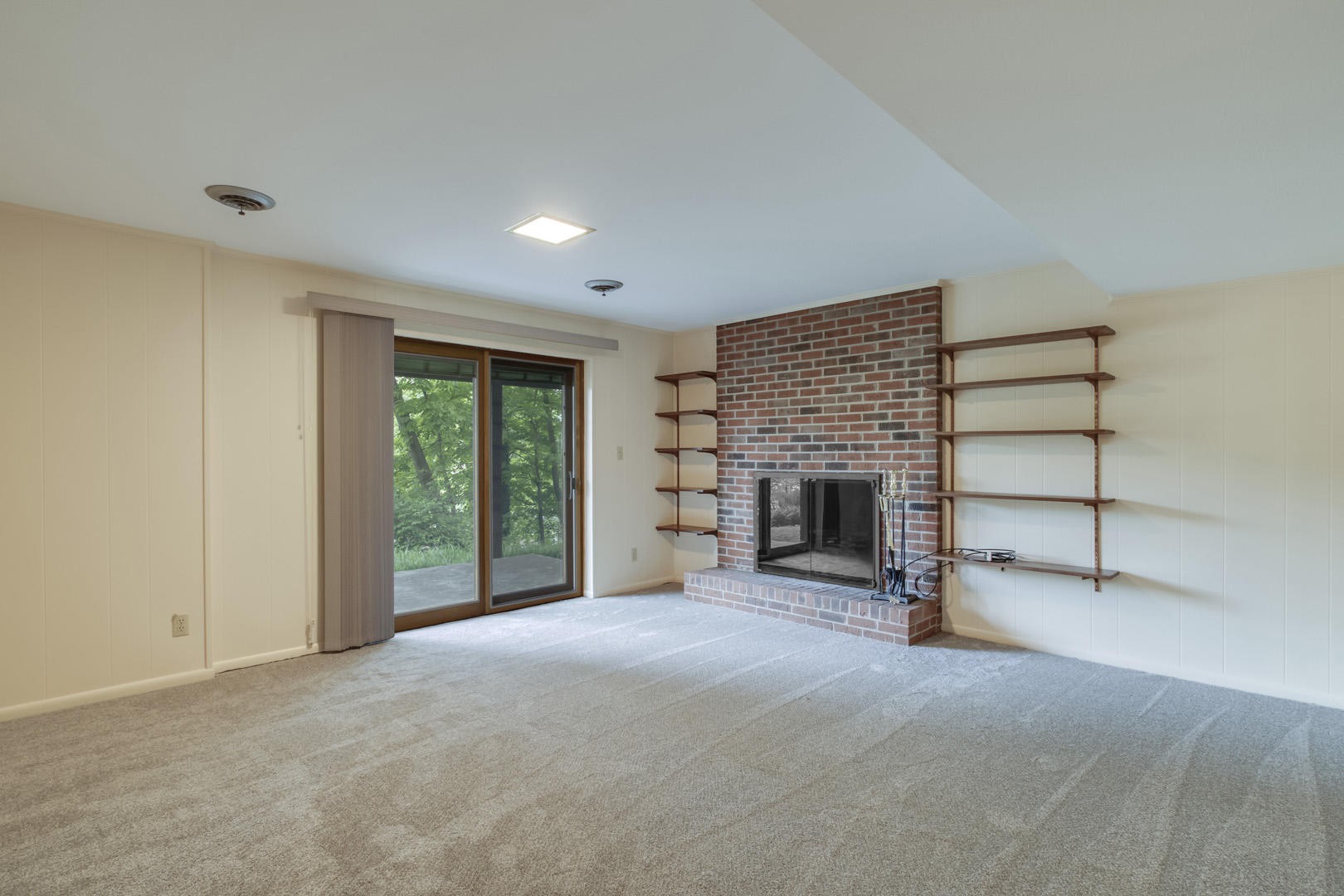 517 Gibbs Ferry Road Clinton, TN 37716 - Photo 28 of 36 a view of a livingroom with a fireplace