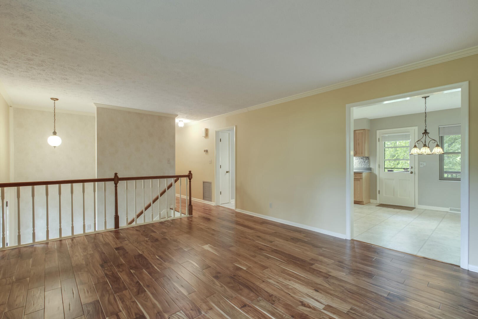 517 Gibbs Ferry Road Clinton, TN 37716 - Photo 4 of 36 a view of empty room with wooden floor