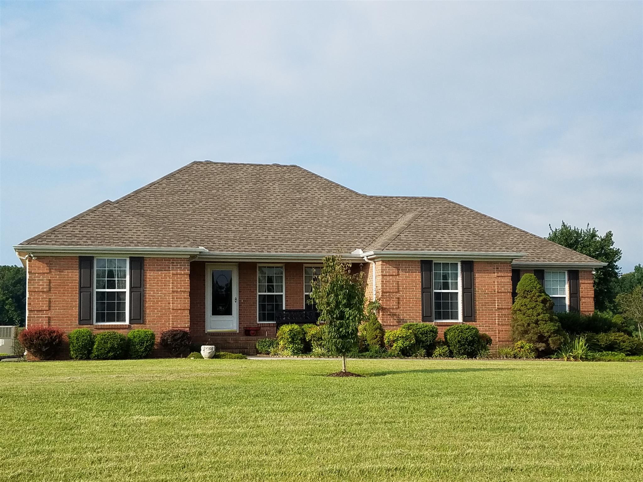 346 Petty Road Manchester, TN 37355 - Photo 2 of 30 One Level Brick Home that has been Extremely Well Built and Well Maintained. Nicely Landscaped. 2 Car Attached Garage with Tile Flooring.