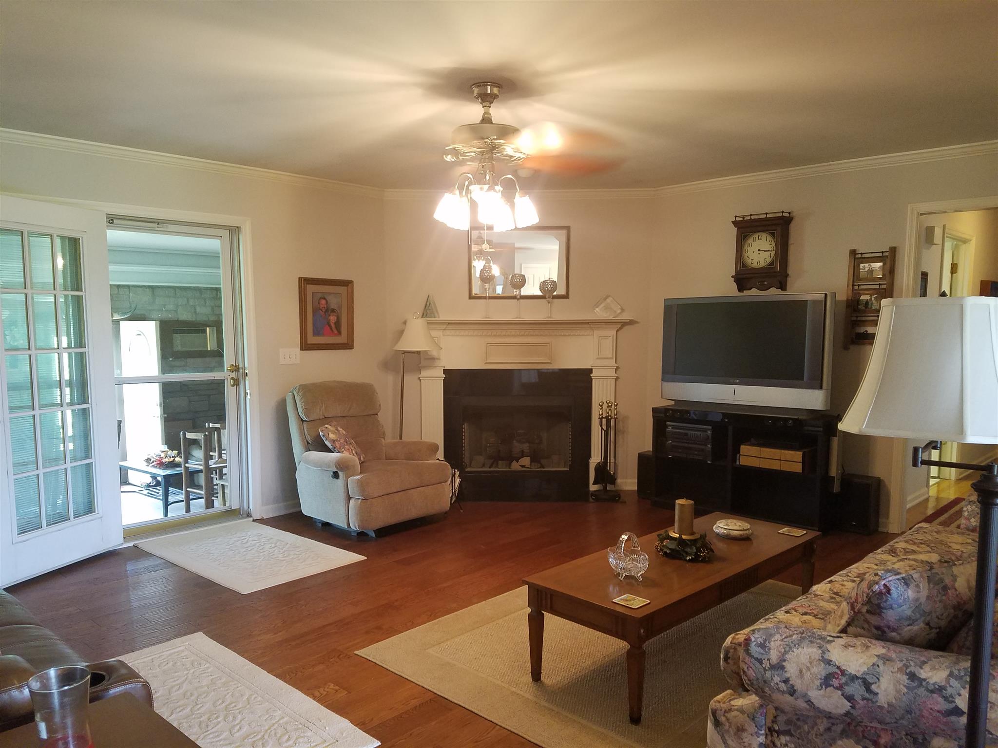 346 Petty Road Manchester, TN 37355 - Photo 3 of 30 Hardwood adorns this Oversize Living Area complete with a Gas Fireplace and Ceiling Fan.