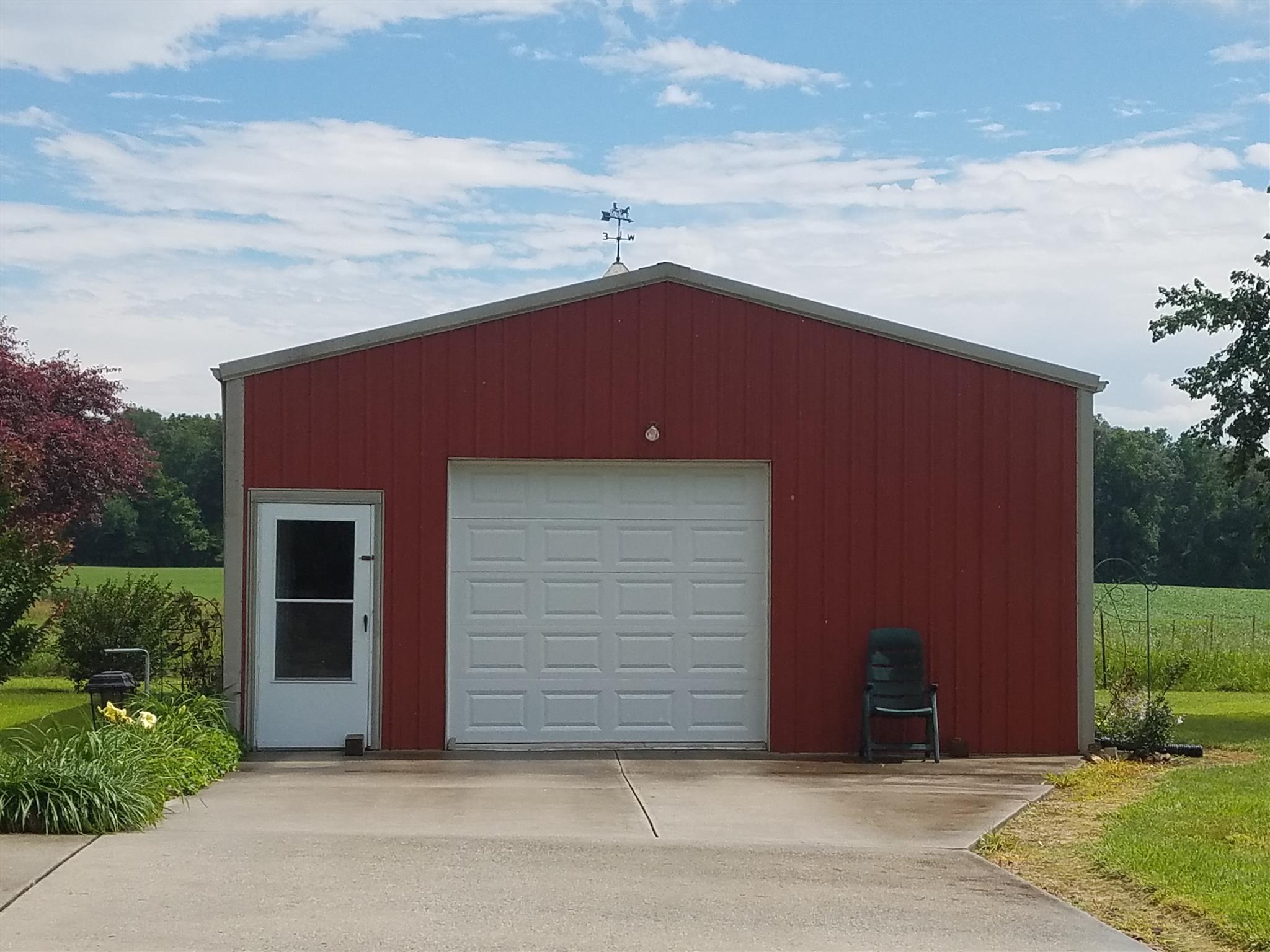 346 Petty Road Manchester, TN 37355 - Photo 21 of 30 This Detached Garage/Workshop May Have 1 Door but It Will House Up To 4 Vehicles.