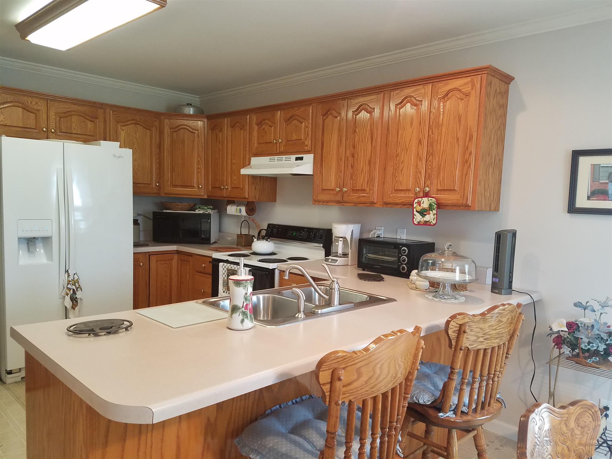 346 Petty Road Manchester, TN 37355 - Photo 7 of 30 The Bar Offers Another Eating Area.