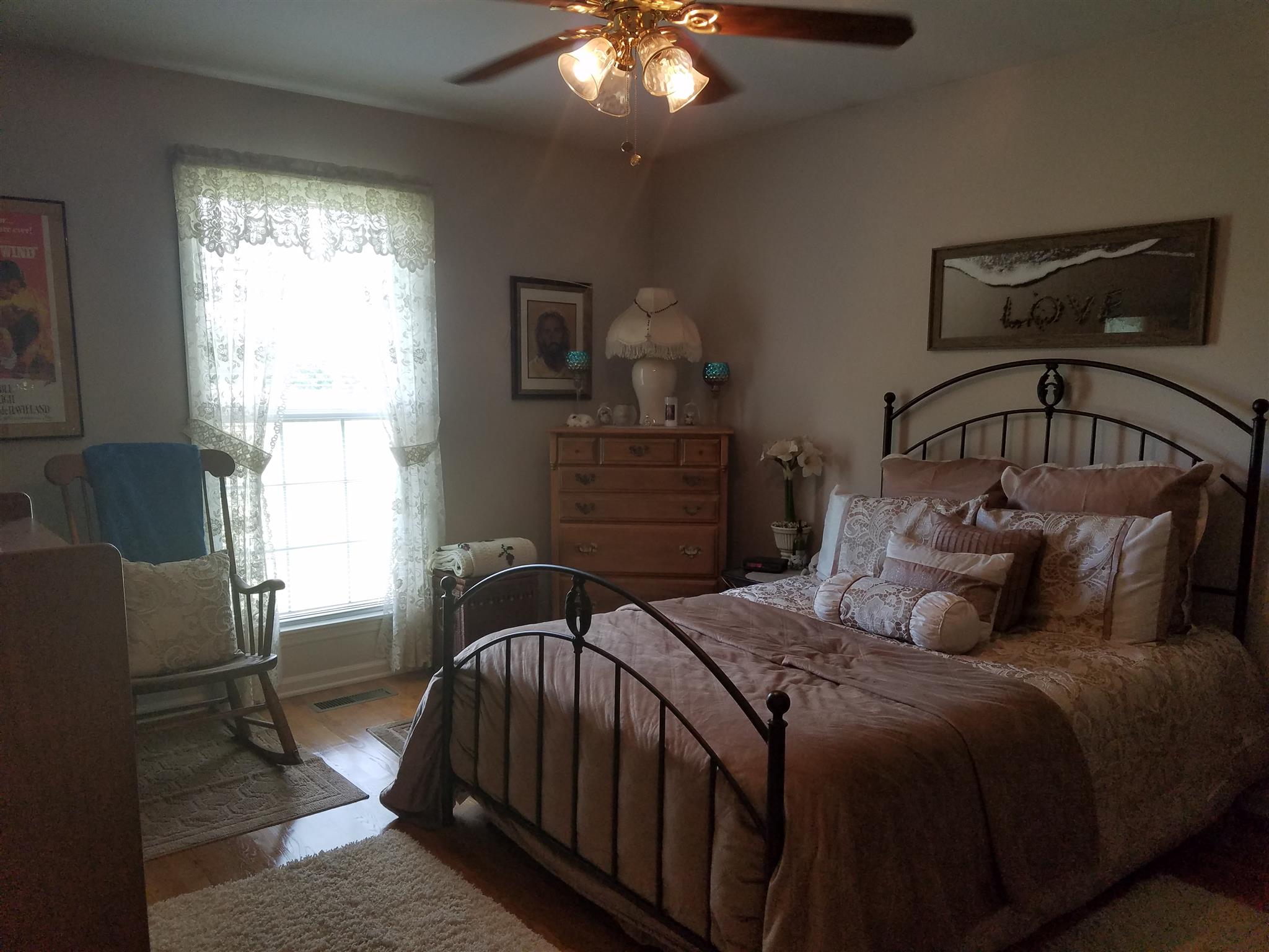 346 Petty Road Manchester, TN 37355 - Photo 9 of 30 Bedroom #2 Measures 14x12 and Features Hardwood Floors