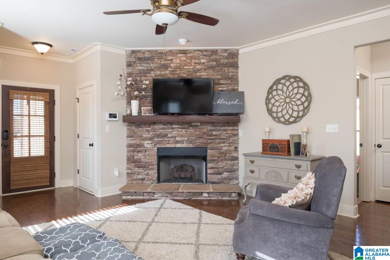 109 Sitton Circle Sterrett, AL 35147 - Photo 2 of 25
