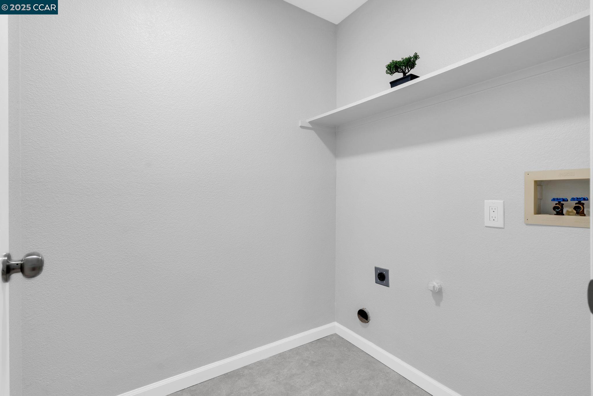 432 Red Robin Drive Patterson, CA 95363 - Photo 21 of 47 a view of small space