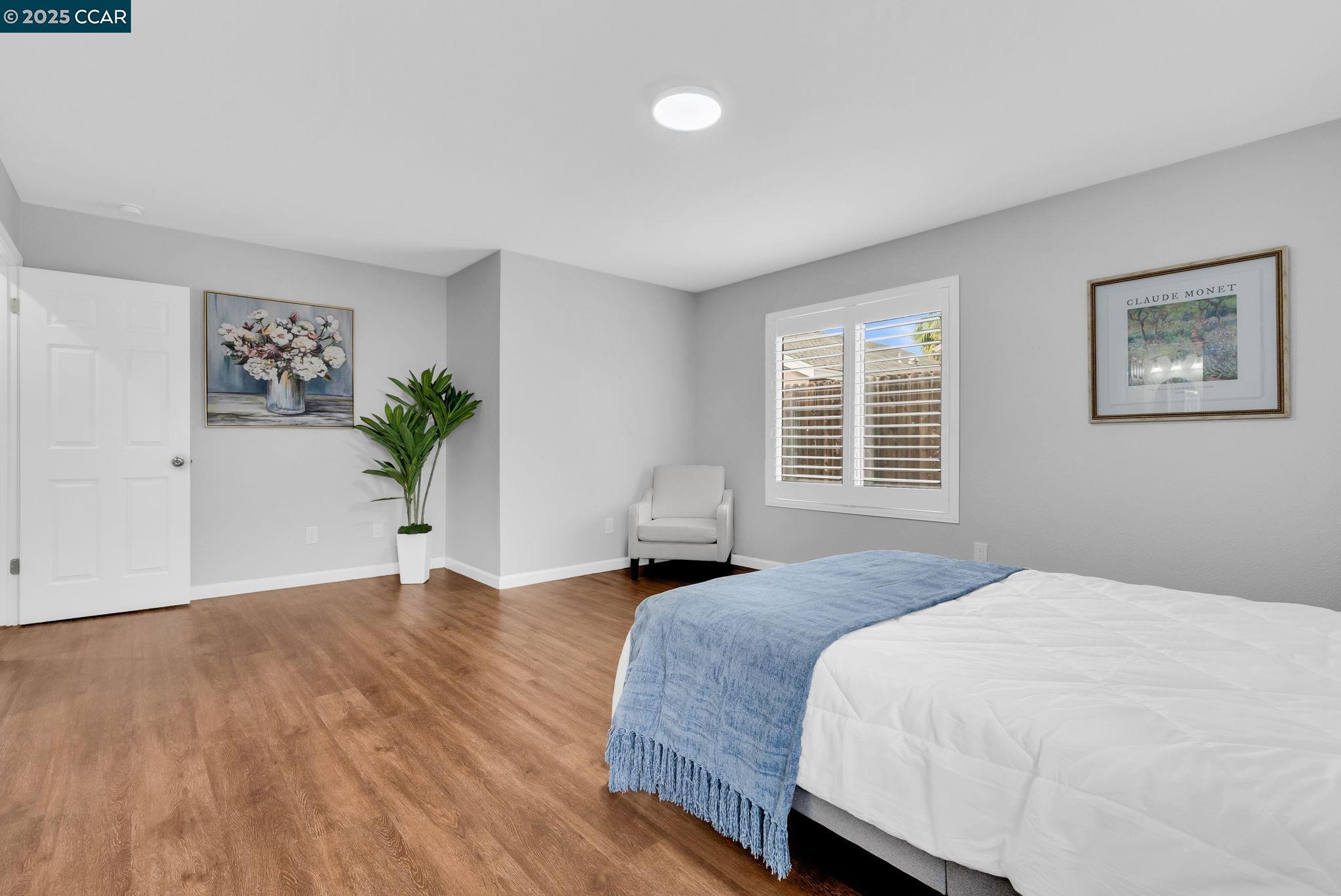 432 Red Robin Drive Patterson, CA 95363 - Photo 38 of 47 a bedroom with a large bed and a window