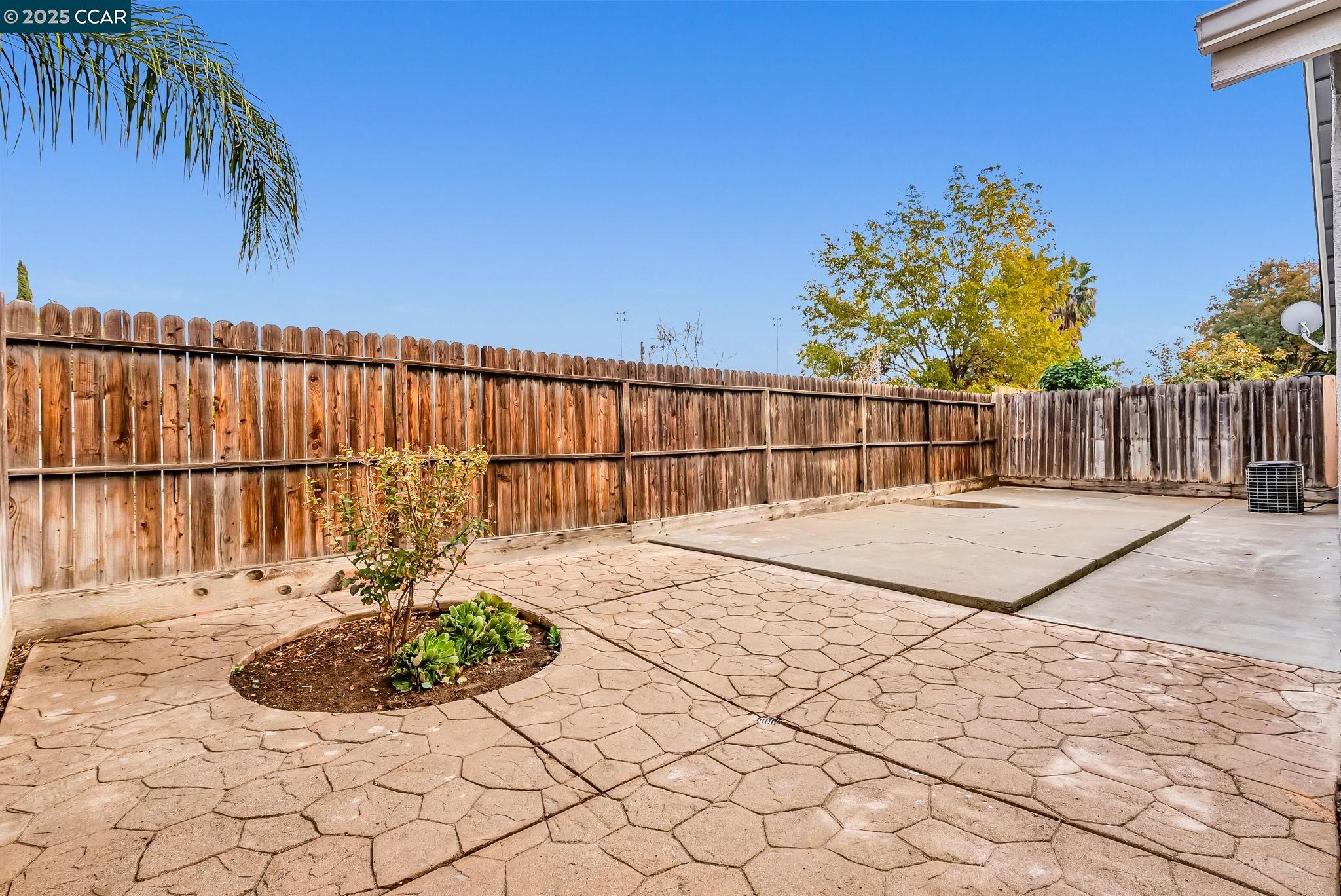 432 Red Robin Drive Patterson, CA 95363 - Photo 43 of 47 a view of a backyard with a iron fence