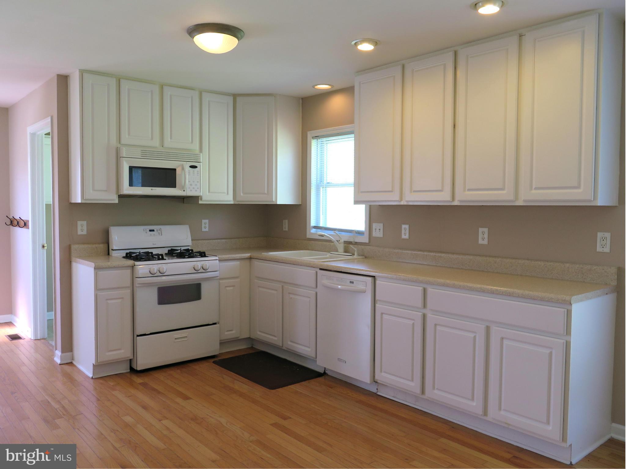 24001 Batna Road Lignum, VA 22726 - Photo 3 of 17 Raised-panel cabinetry & hardwood floors