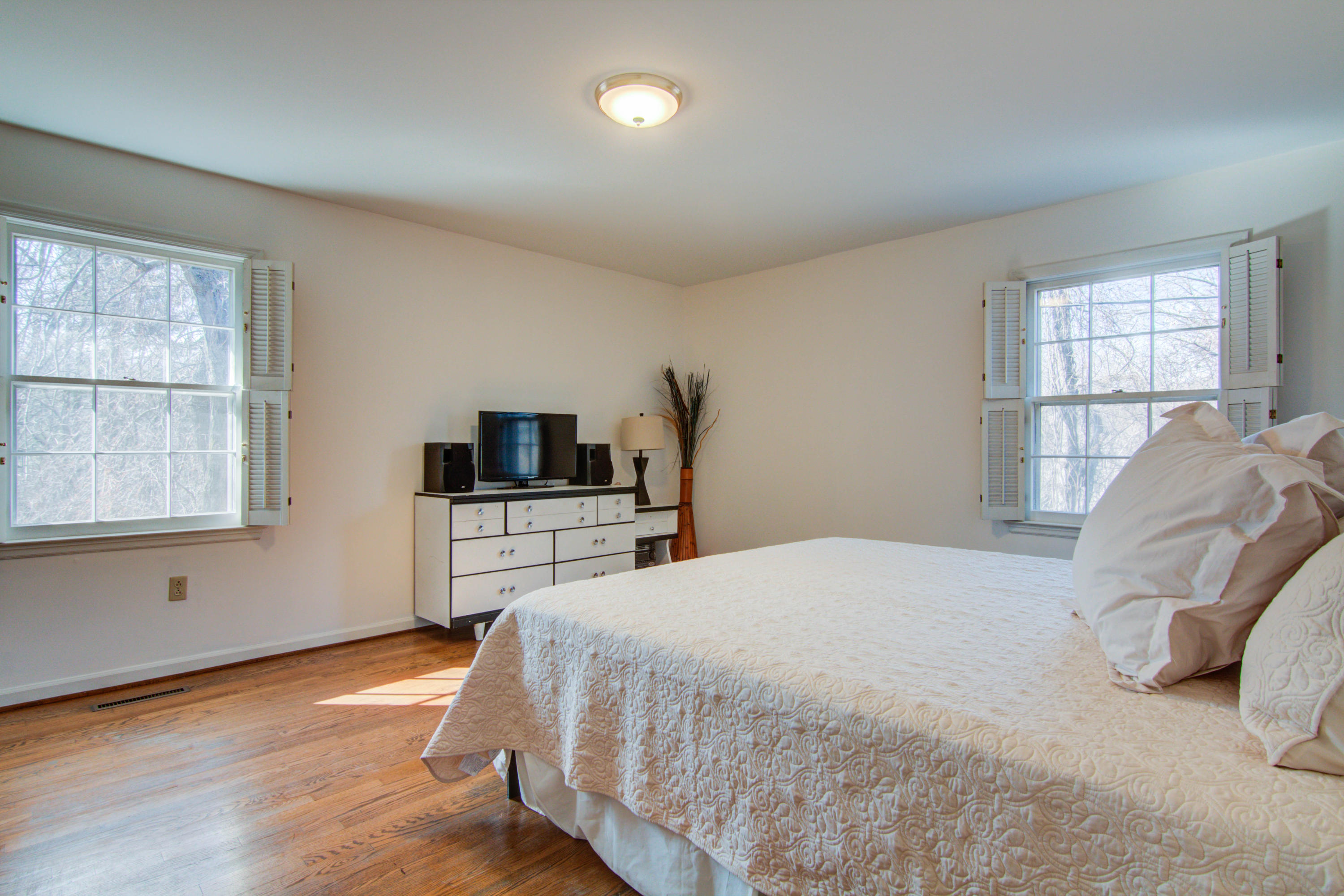 4606 Rosecrest Road Roanoke, VA 24018 - Photo 11 of 28 a bedroom with a bed and a flat screen tv