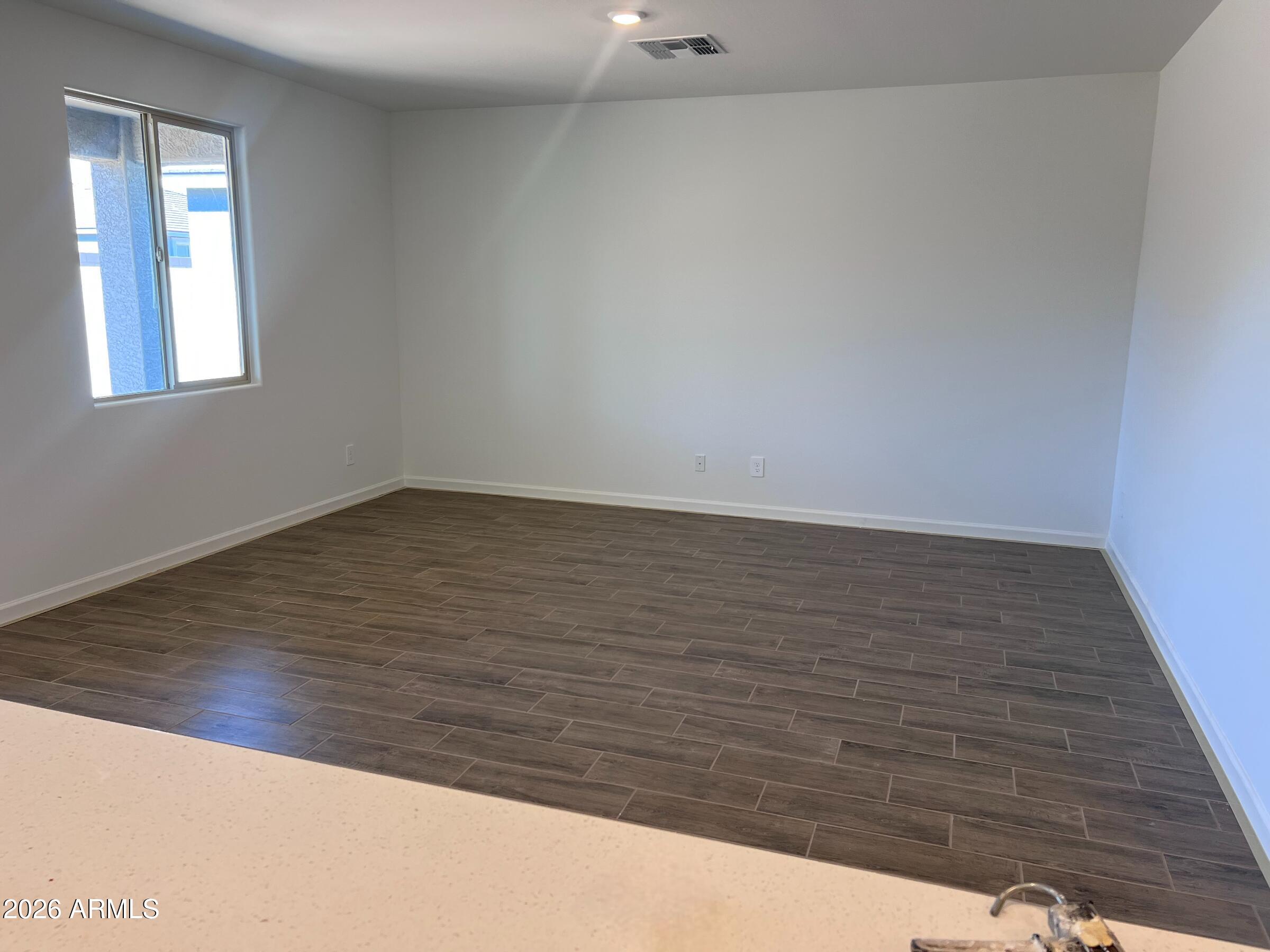 9532 West Gaby Road Tolleson, AZ 85353 - Photo 5 of 13 004 Great Room