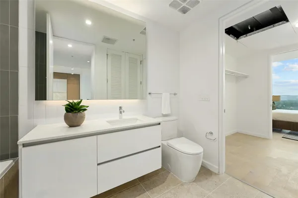 $2,100,000 | 313 West 17th Street, Unit 2204, Austin, TX 78701