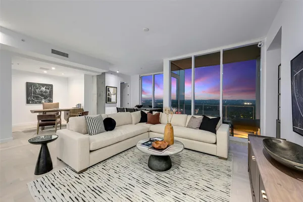 $2,100,000 | 313 West 17th Street, Unit 2204, Austin, TX 78701