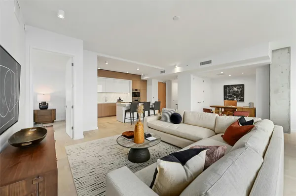 $2,100,000 | 313 West 17th Street, Unit 2204, Austin, TX 78701