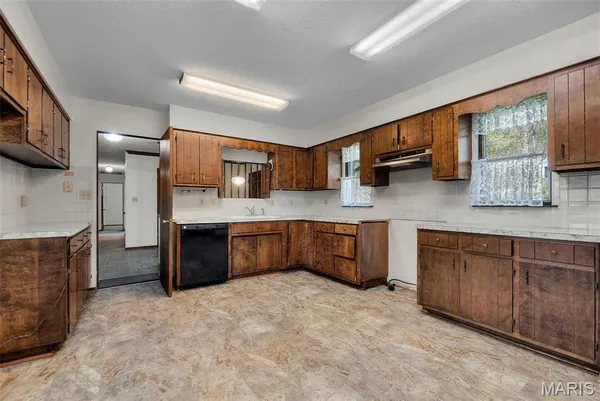 $300,000 | 3231 Lakewood Drive, Cape Girardeau, MO 63701