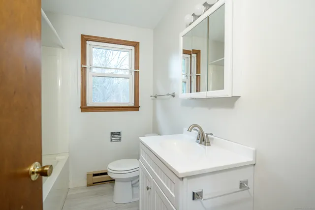 $1,500 | 252 Harrisville Road, Unit E, Woodstock, CT 06281