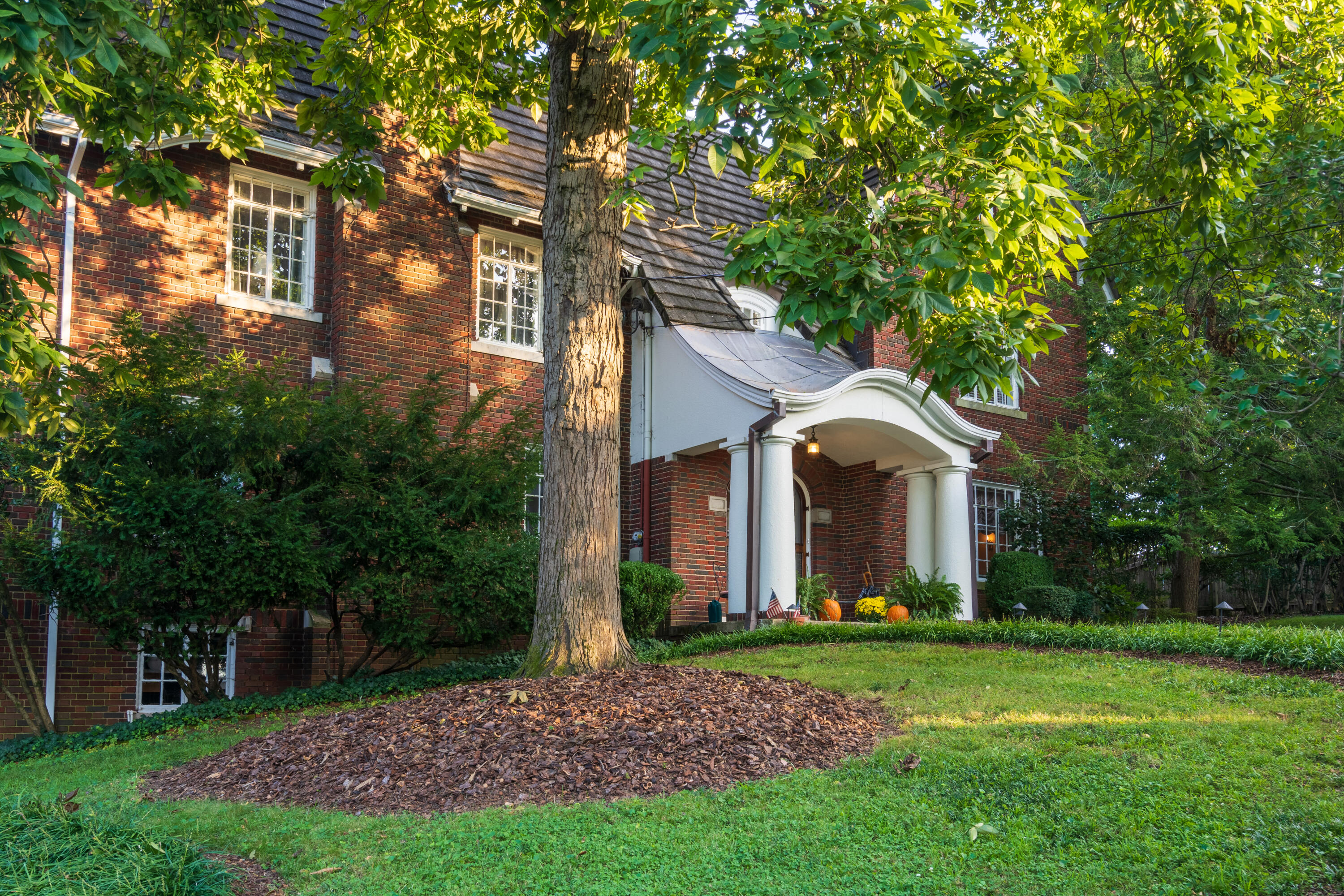 36 South Crest Road Chattanooga, TN 37404 - Photo 3 of 100 Exterior - 36 S Crest -01