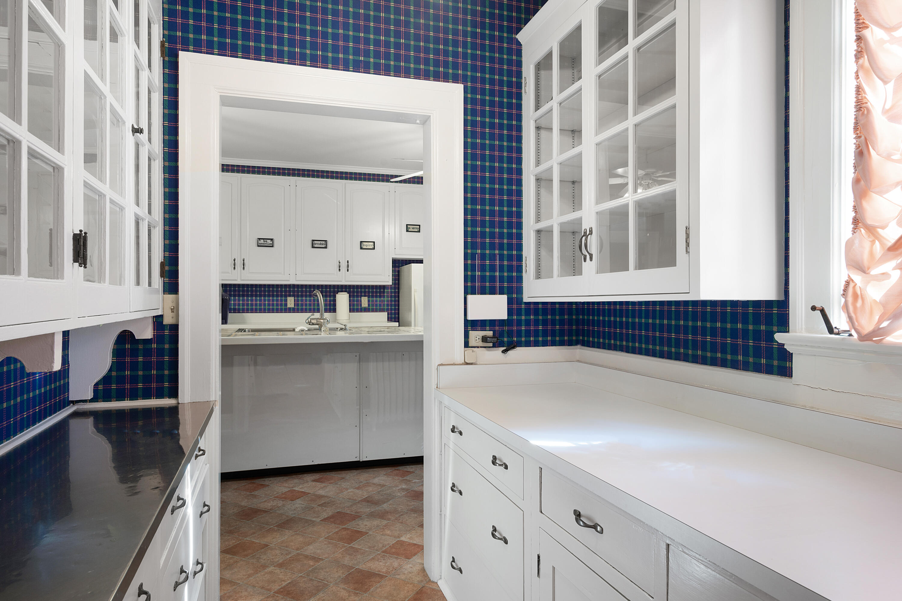 36 South Crest Road Chattanooga, TN 37404 - Photo 21 of 100 13. Butler's Pantry