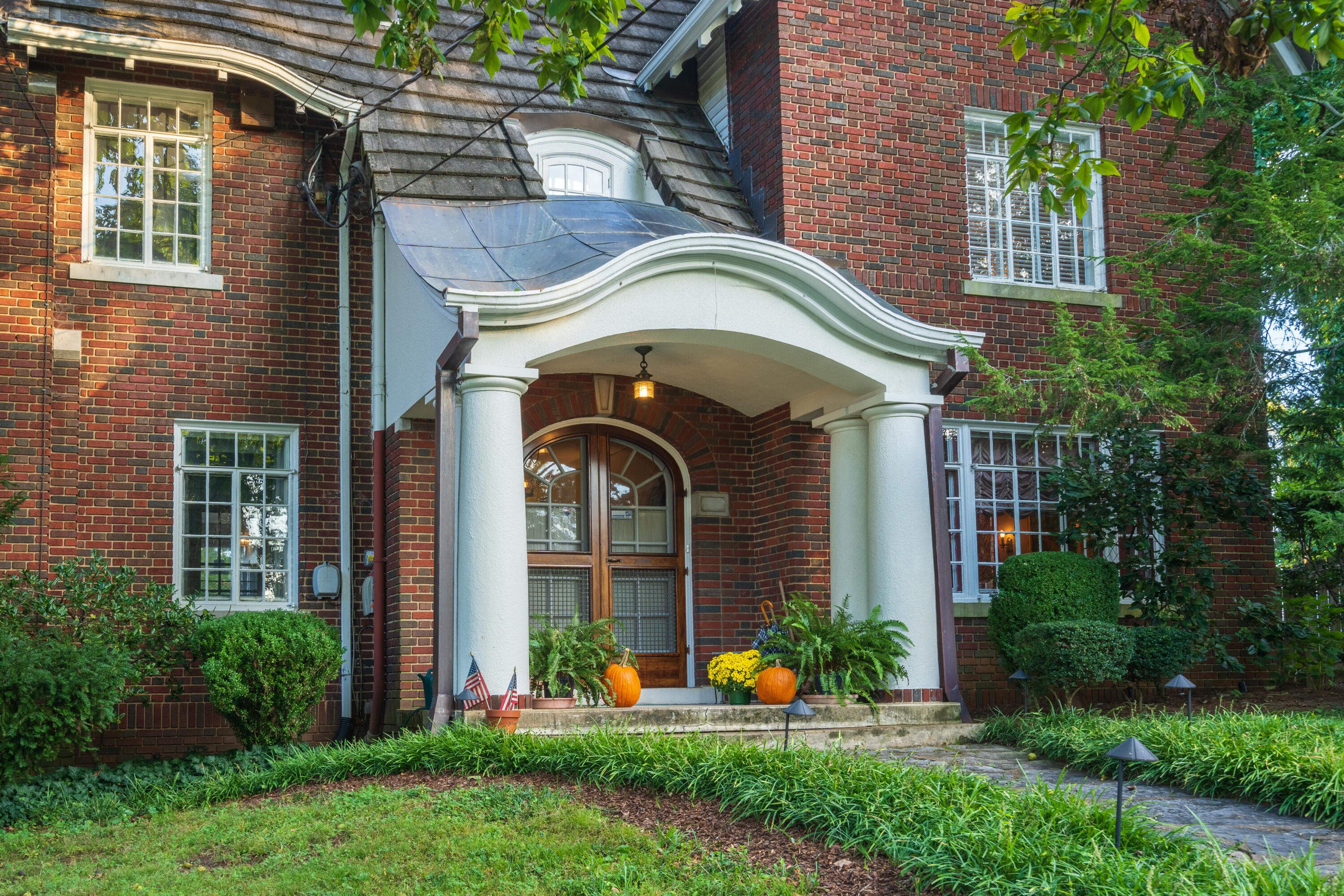 36 South Crest Road Chattanooga, TN 37404 - Photo 6 of 100 Exterior - 36 S Crest -02