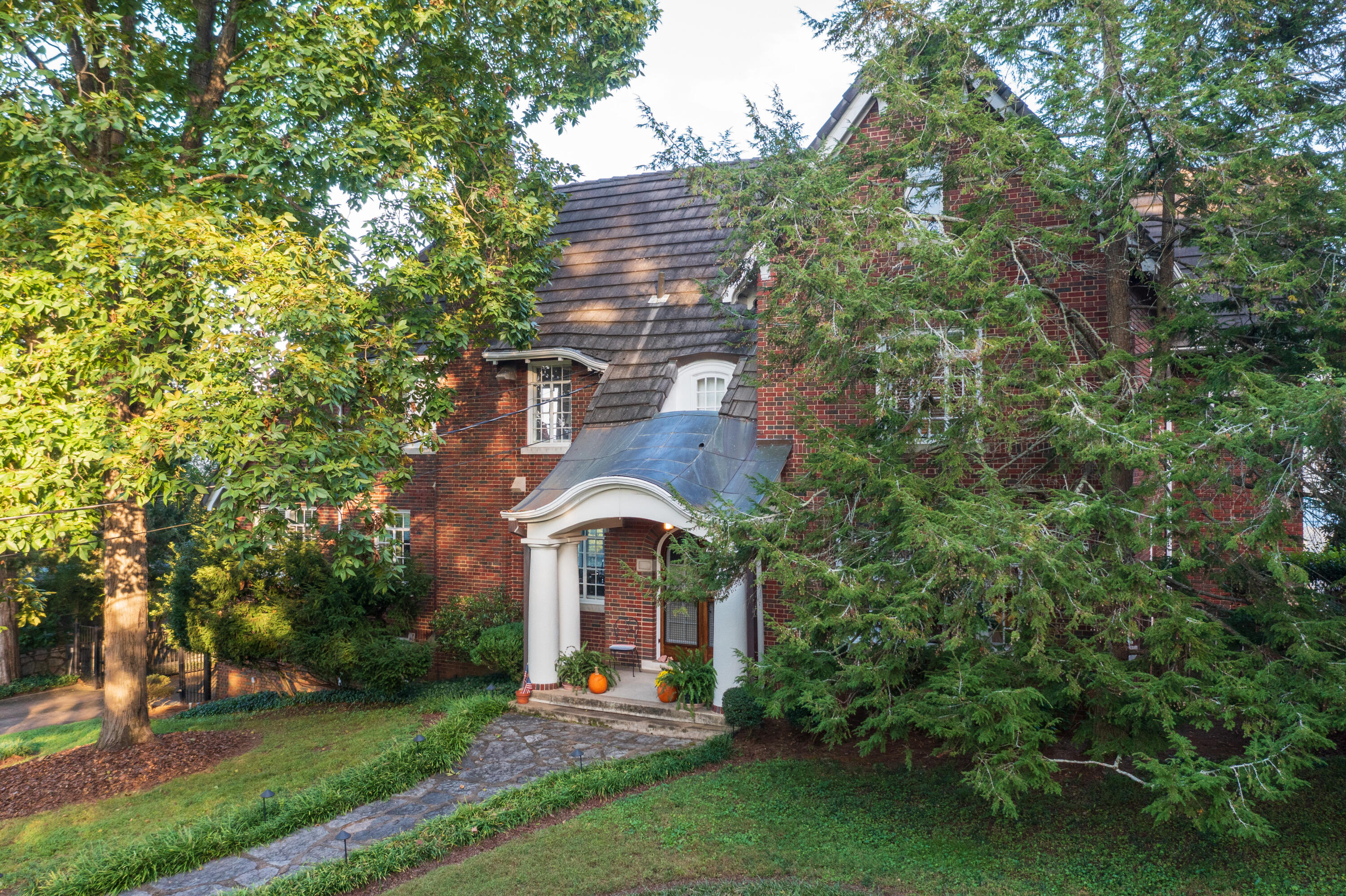 36 South Crest Road Chattanooga, TN 37404 - Photo 7 of 100 Exterior - 36 S Crest -05