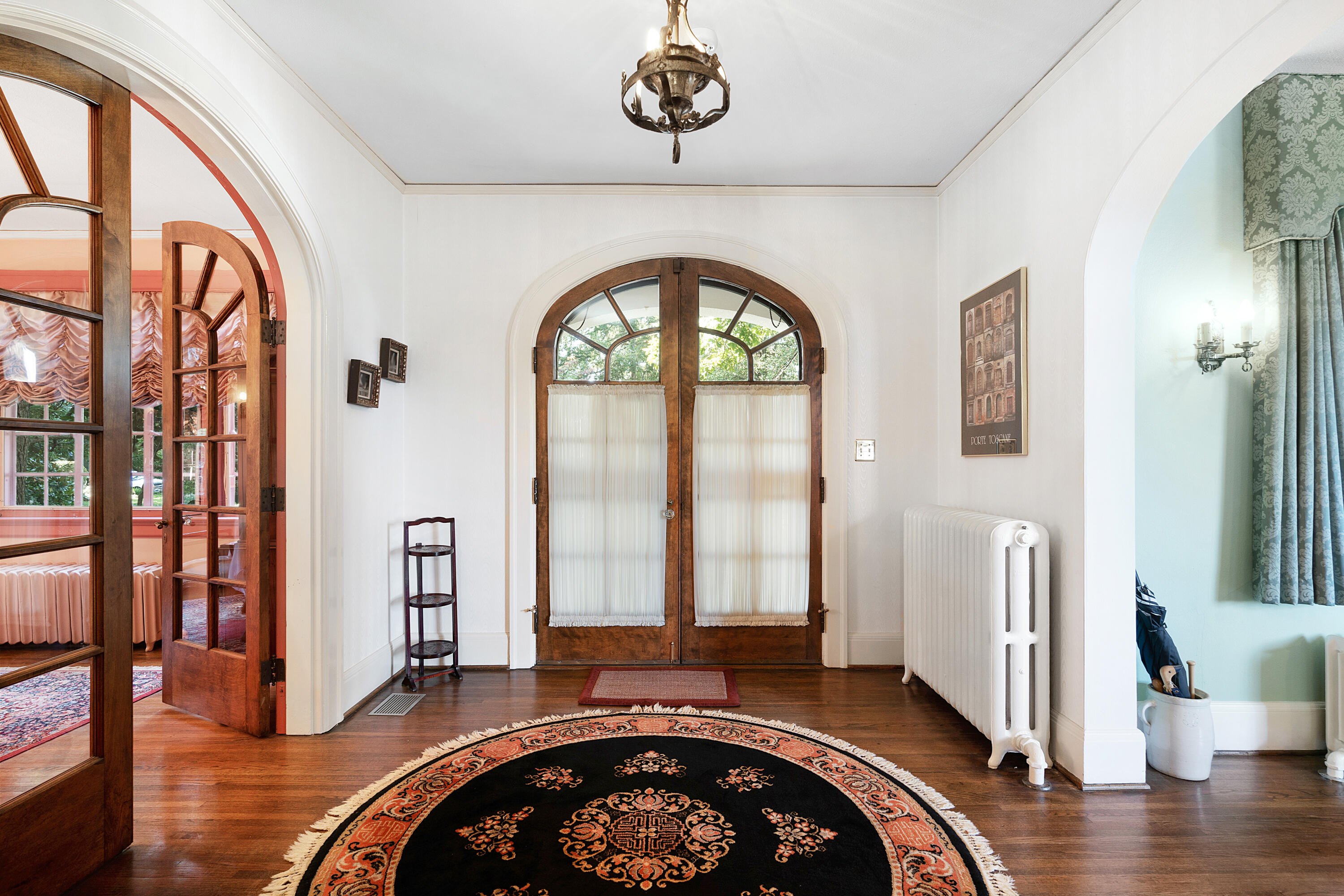 36 South Crest Road Chattanooga, TN 37404 - Photo 9 of 100 1. Foyer