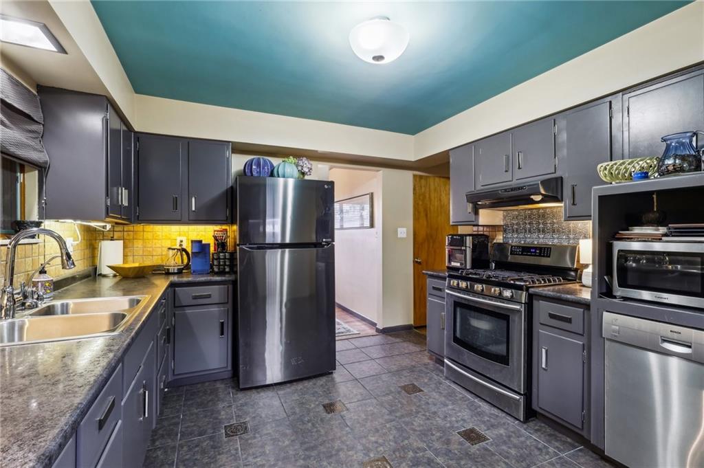 2364 Sheffield Road Aliquippa, PA 15001 - Photo 11 of 43 Gallery Image 11