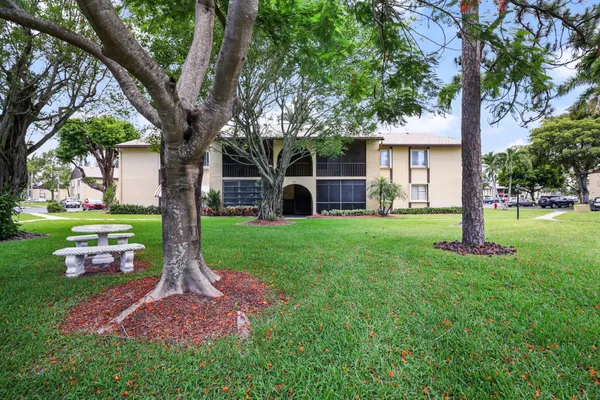 $139,900 | 321 Pine Ridge Circle, Unit C2, Greenacres, FL 33463