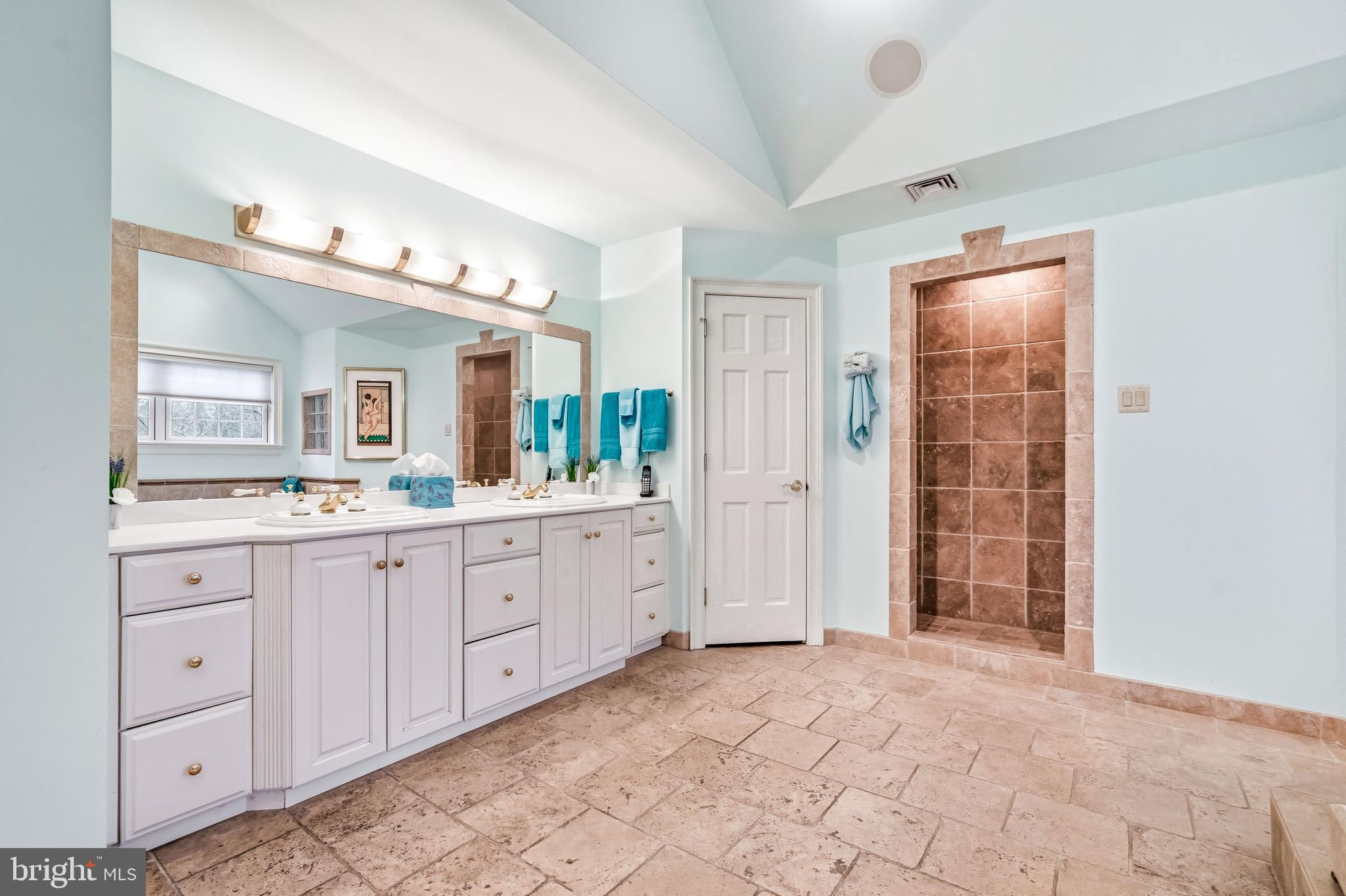 7 Mercer Gate Drive Doylestown, PA 18901 - Photo 24 of 44 Primary Bath with Double Vanity