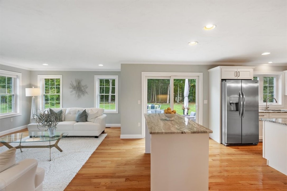42 Lantern Road Lincoln, RI 02865 - Photo 7 of 50 Gallery Image 7