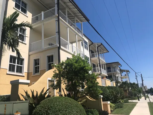 $2,550 | 3960 North Flagler Drive, Unit 304, West Palm Beach, FL 33407