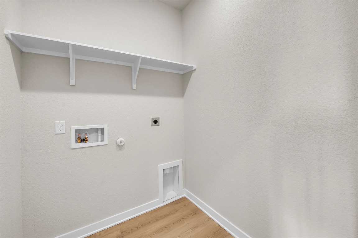 290 Boatright Boulevard Jarrell, TX 76537 - Photo 13 of 32 a view of utility room