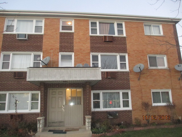 7858 Rutherford Avenue, Unit 2A Burbank, IL 60459 - Photo 7 of 10 a front view of a building with garden
