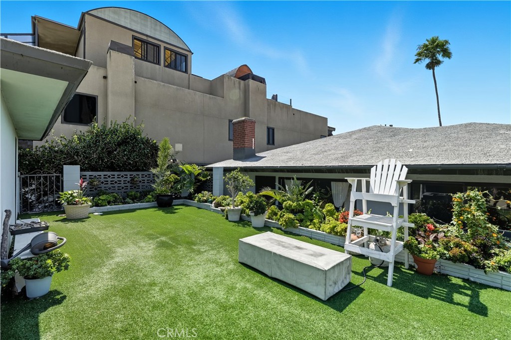 202 West Manchester Avenue Playa del Rey, CA 90293 - Photo 20 of 21 a front view of a house with garden