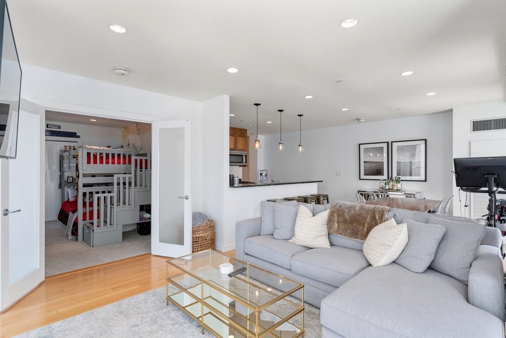 80 Broad Street, Unit 1007 Boston, MA 02110 - Photo 3 of 20