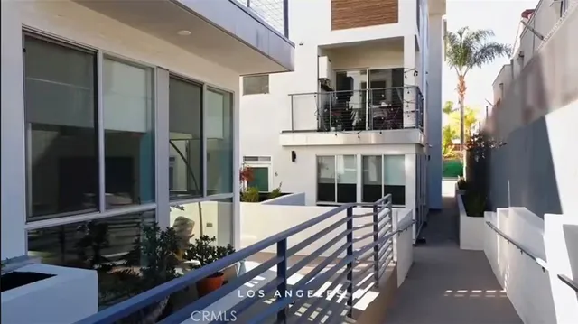 $956,300 | 1245 North New Hampshire Avenue, Unit 7, Los Angeles, CA 90029