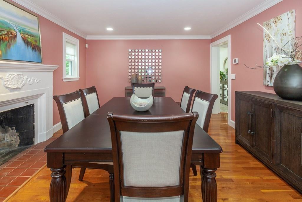 542 Commonwealth Avenue Newton, MA 02459 - Photo 5 of 23
