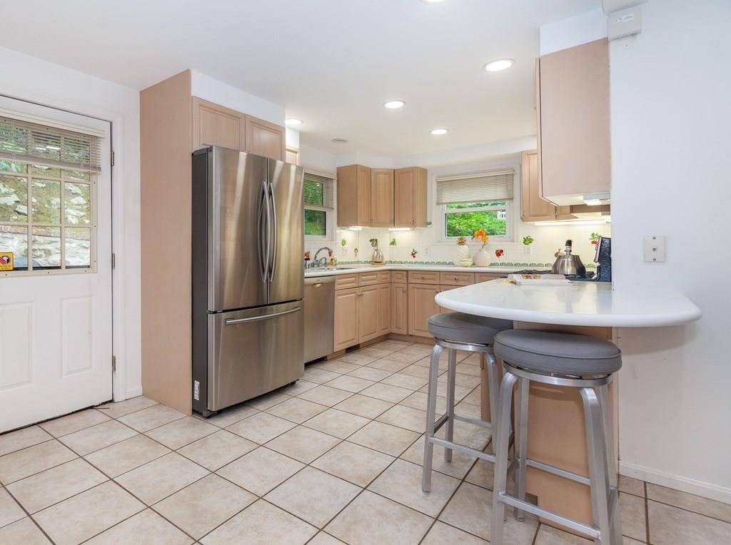 542 Commonwealth Avenue Newton, MA 02459 - Photo 10 of 23
