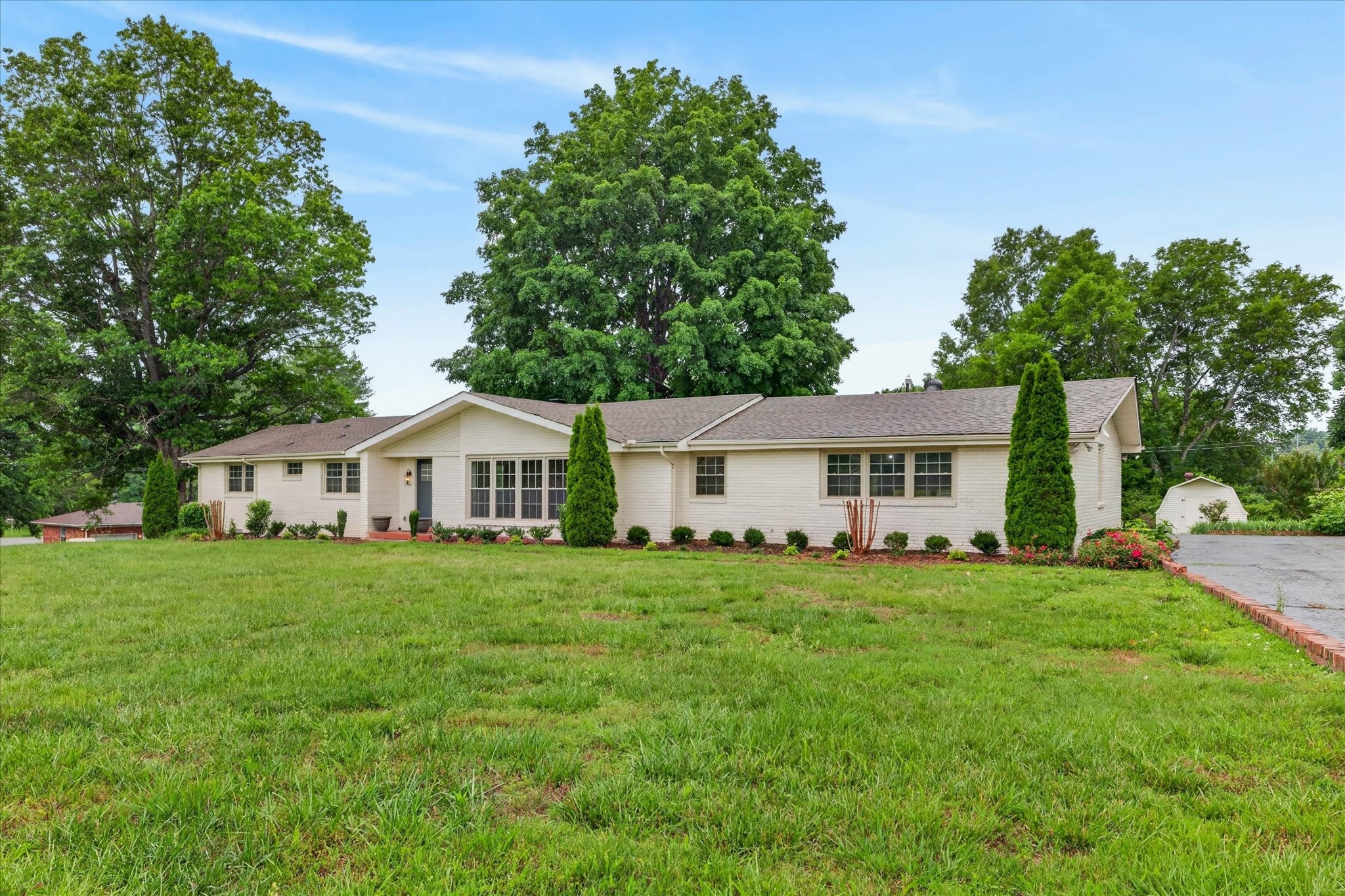 306 Locust Road Clarksville, TN 37043 - Photo 3 of 39