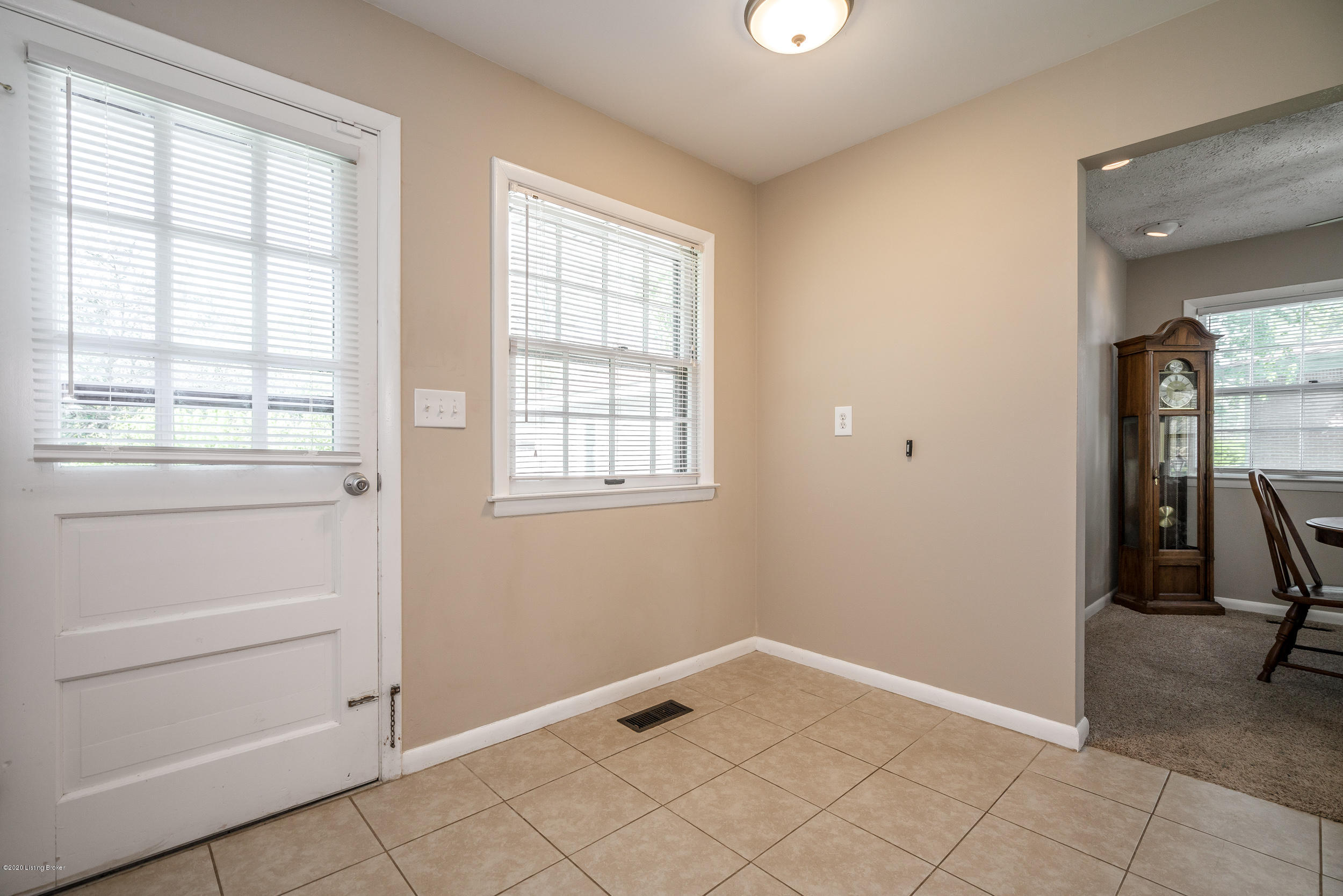 2852 Nepperhan Road Louisville, KY 40218 - Photo 17 of 38 2852 Nepperhan Road-22